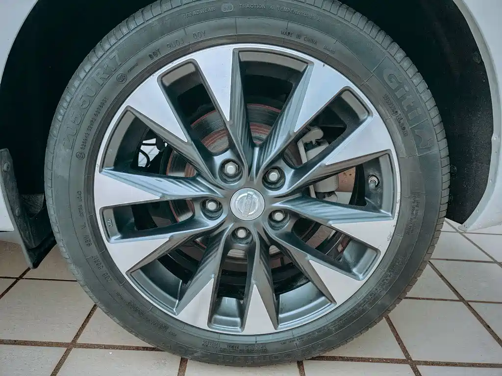 Nissan Tiida — миниатюра 10