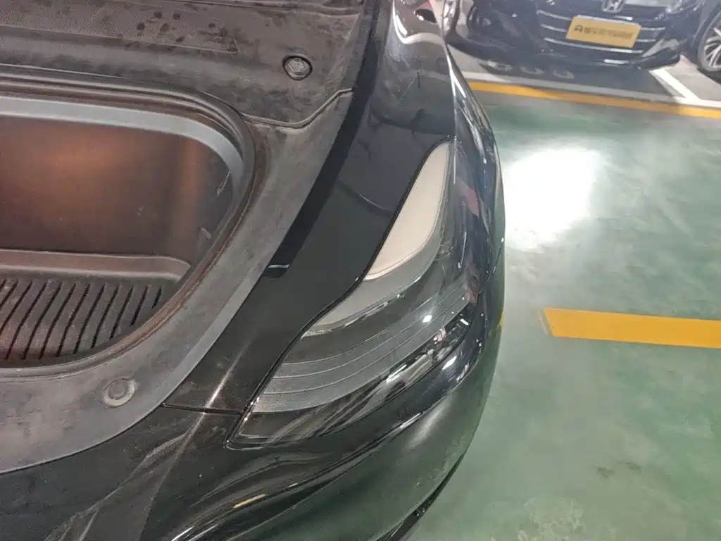 Tesla Model Y — миниатюра 20