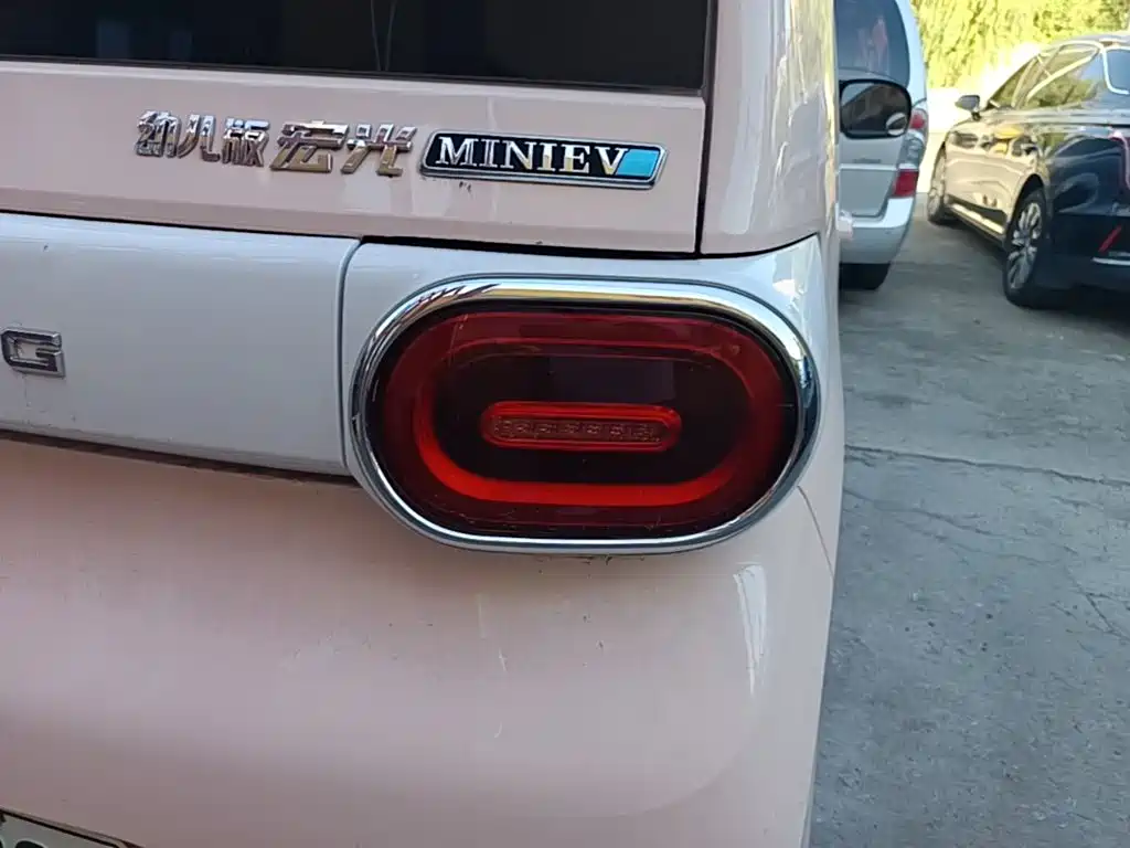Wuling MINIEV — миниатюра 8