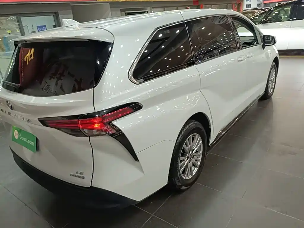 Toyota Sienna — миниатюра 7