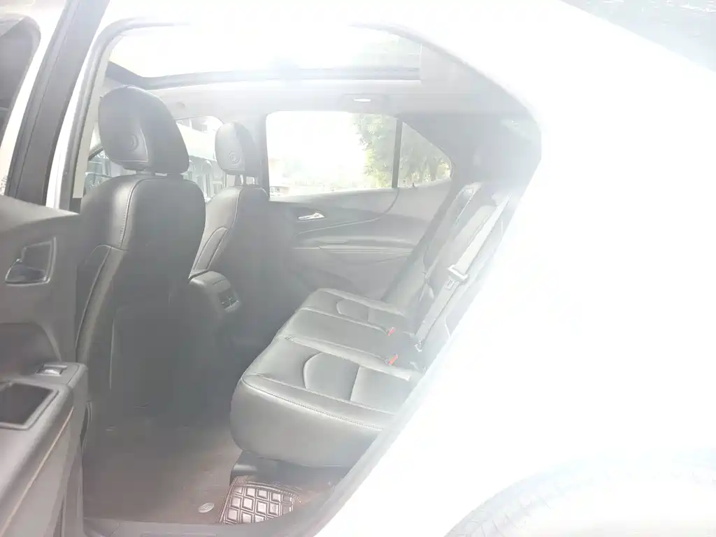 Chevrolet Equinox — миниатюра 10