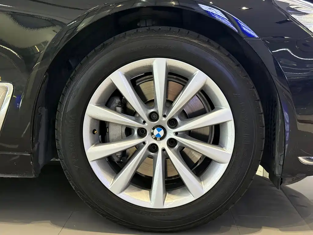 BMW 7 Series — миниатюра 15
