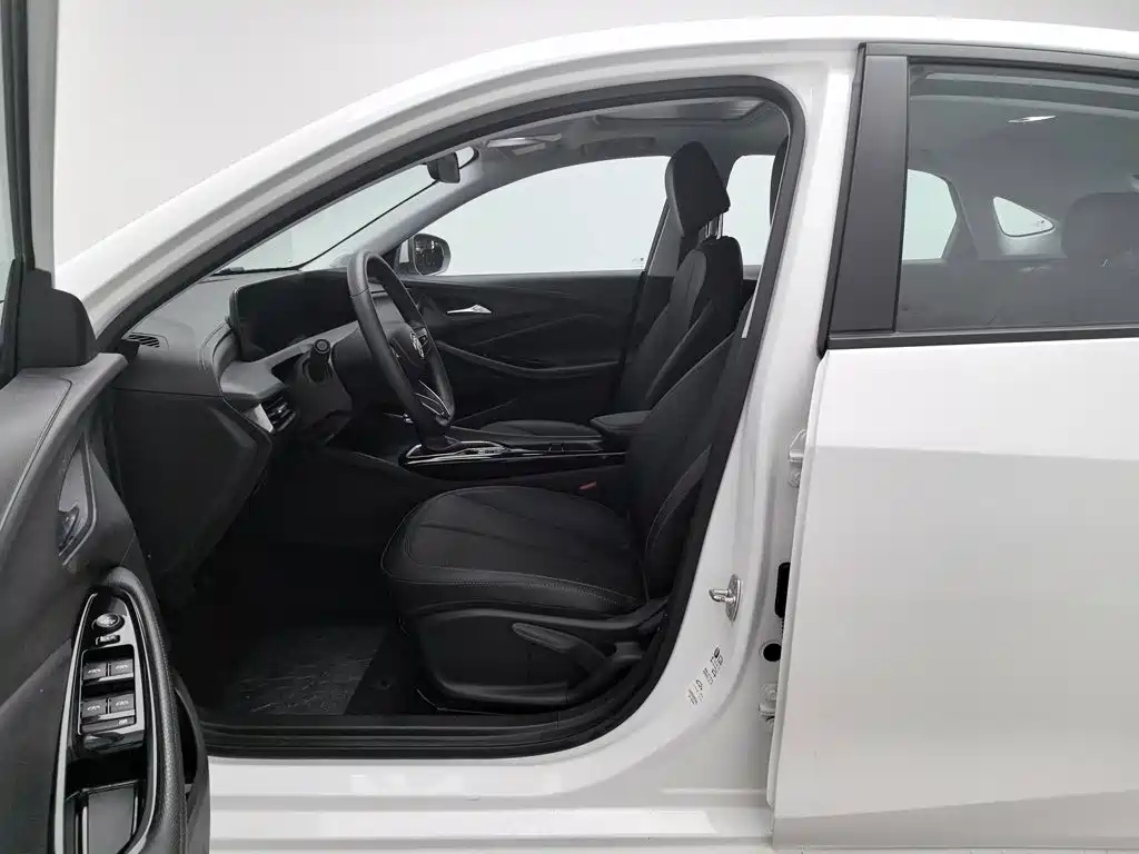 Buick Verano — миниатюра 10