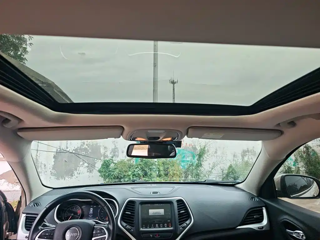 Jeep Cherokee — миниатюра 14