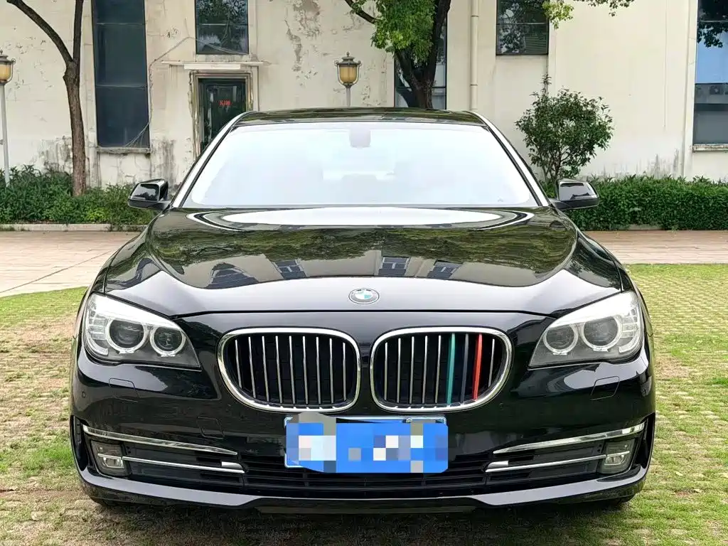 BMW 7 Series — миниатюра 2