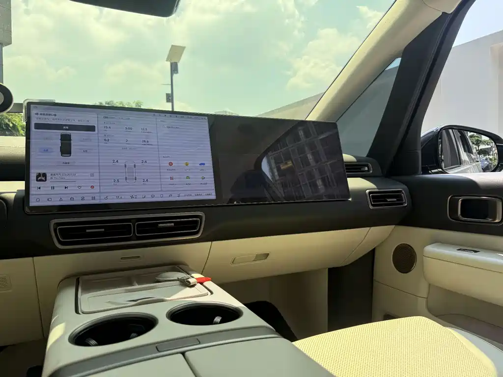 Li Auto Li MEGA — миниатюра 17