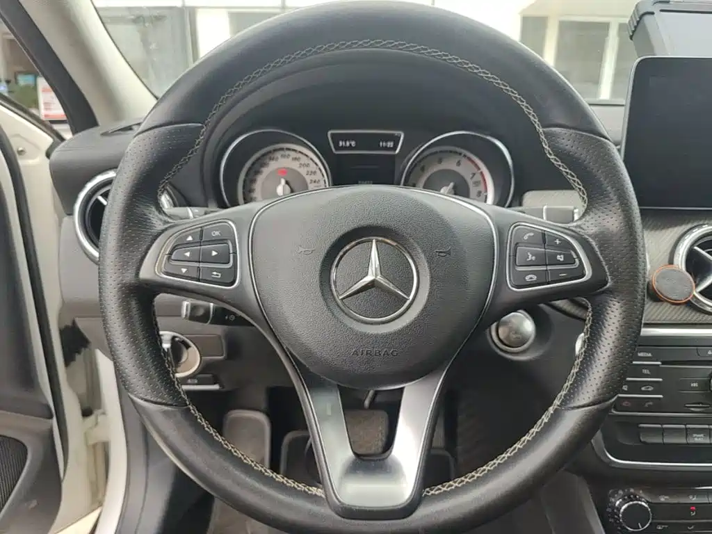 Mercedes-Benz GLA — миниатюра 11