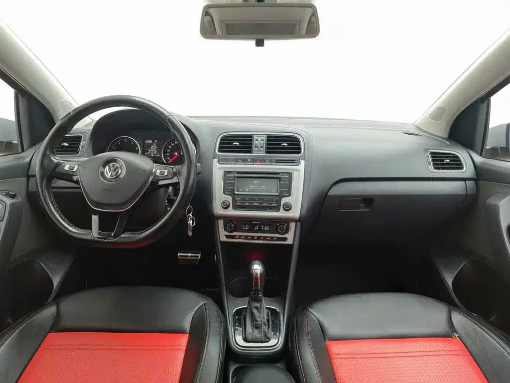 Volkswagen Polo 2016 1.6L Cross Polo AT