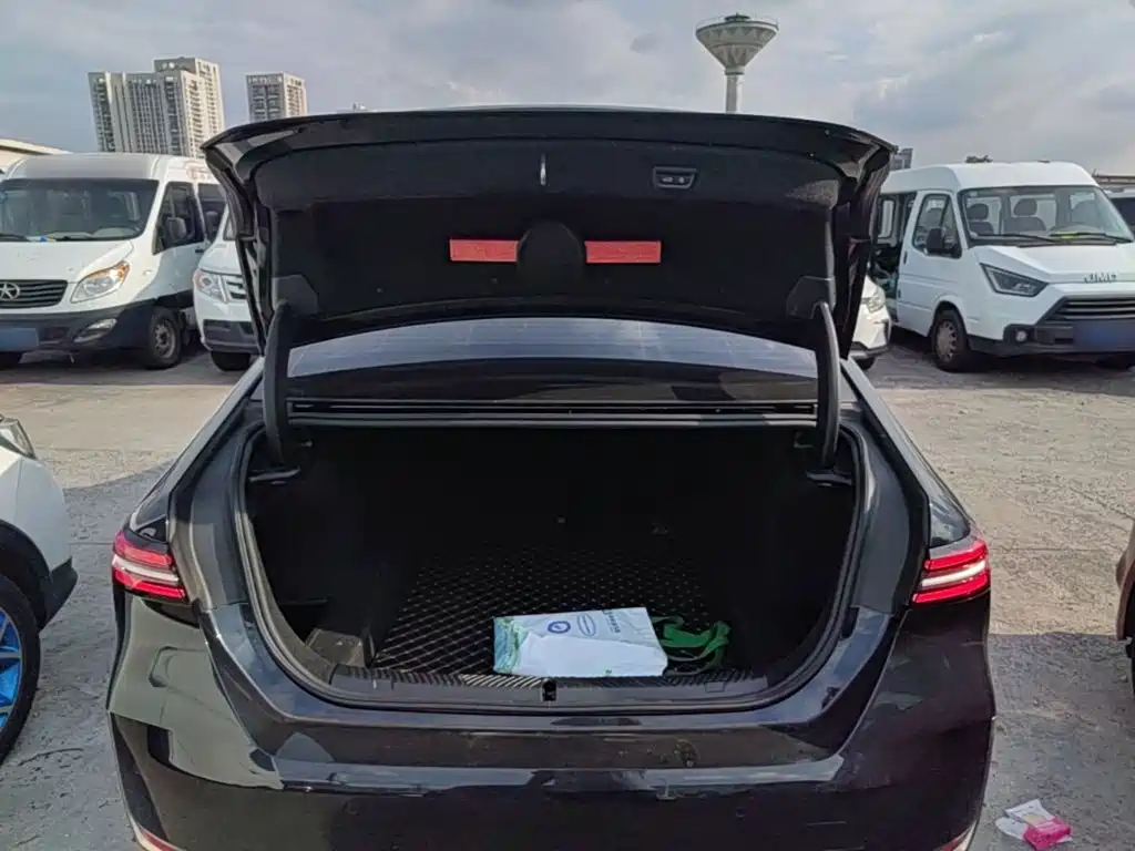 BMW 5 Series — миниатюра 19