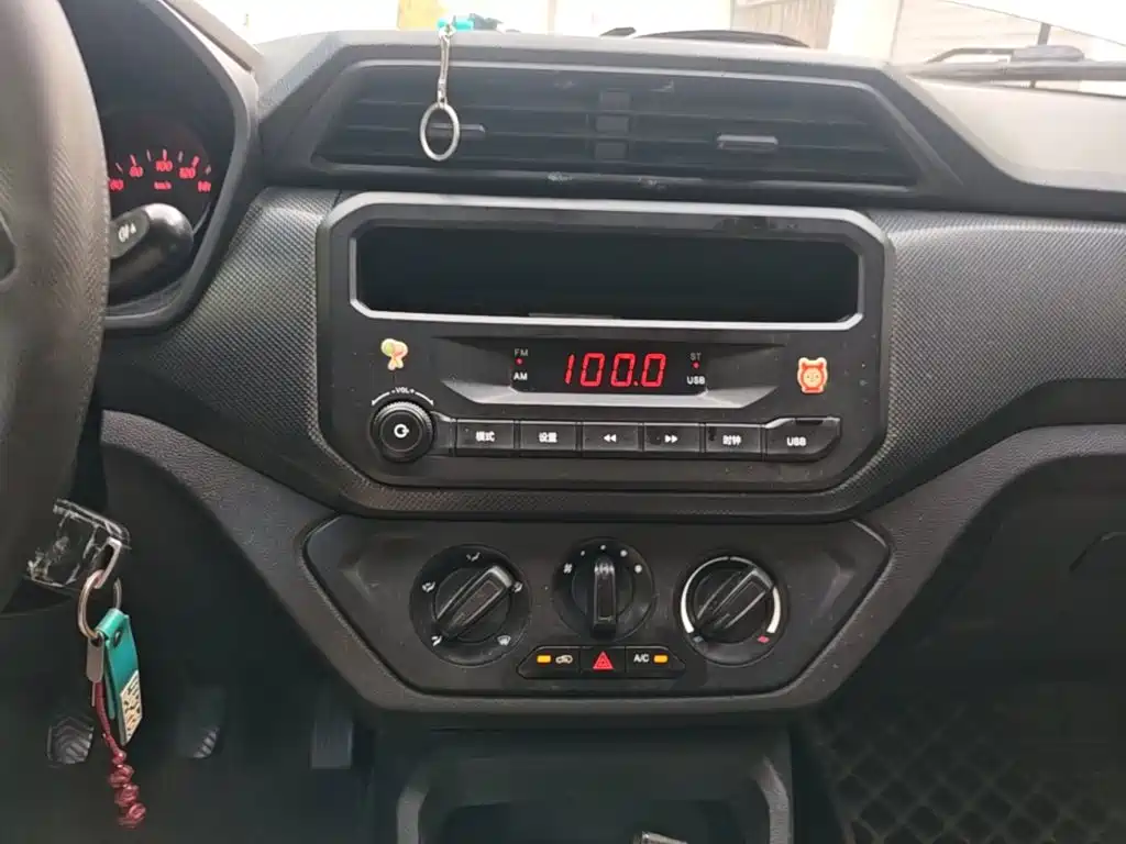 Wuling Hongguang — миниатюра 9
