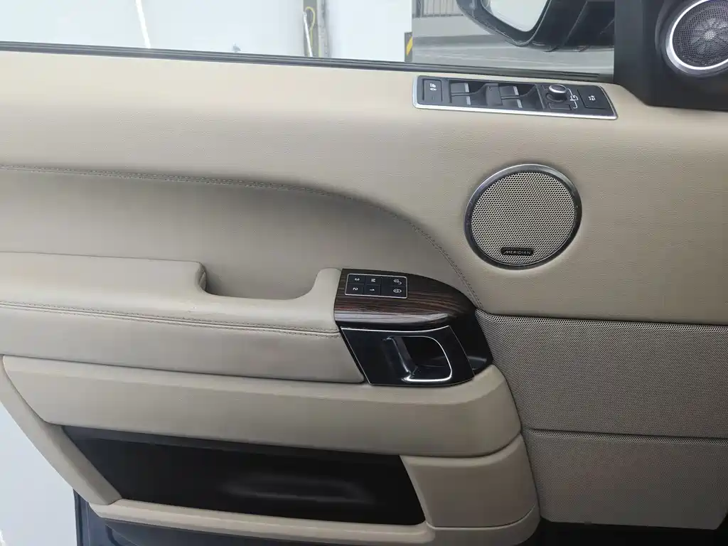 Land Rover Range Rover — миниатюра 12