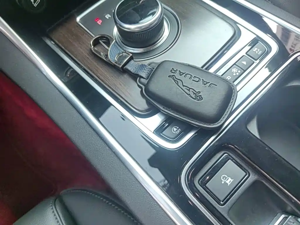 Jaguar XFL — миниатюра 13