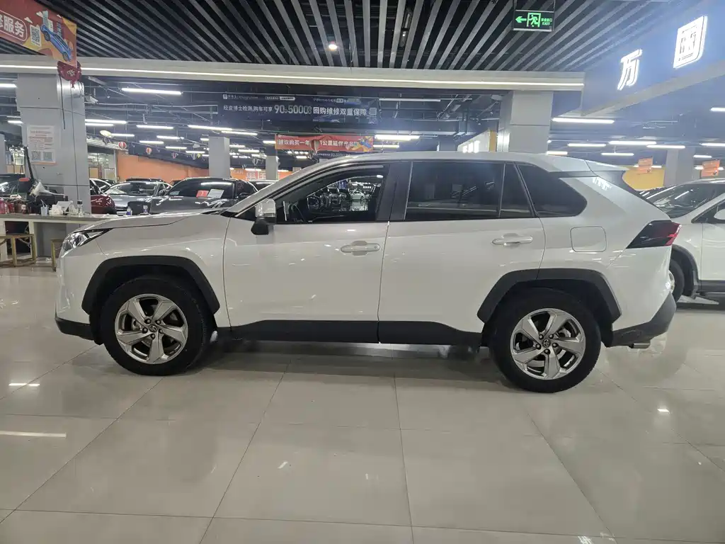 Toyota RAV4 — миниатюра 6
