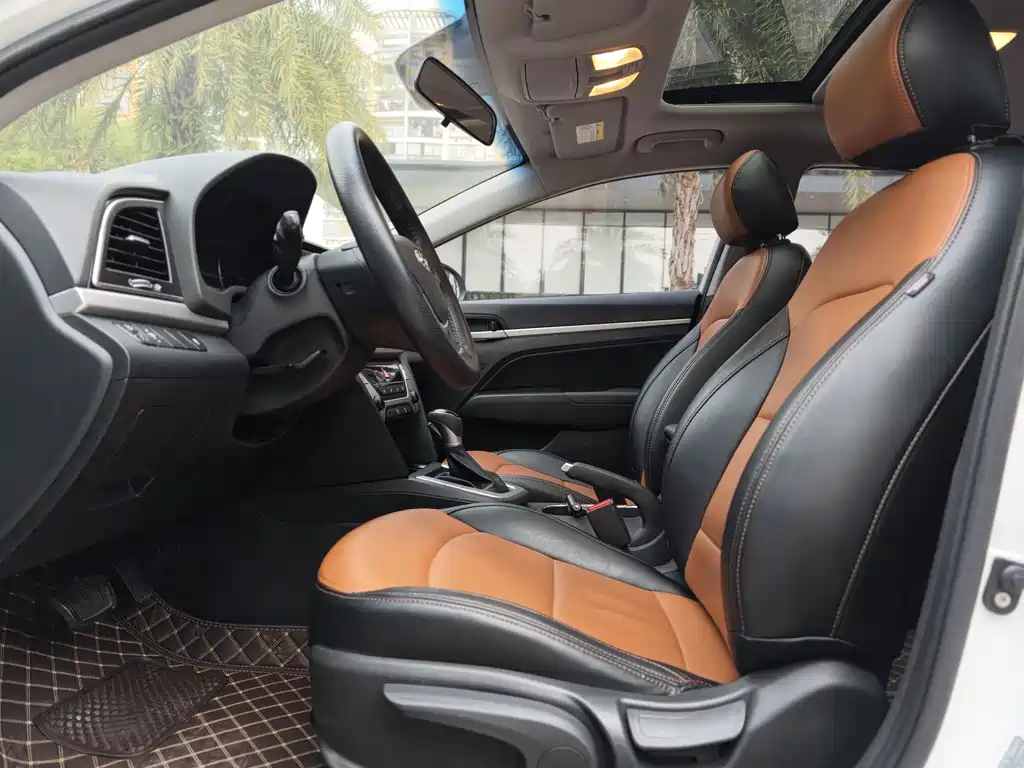 Hyundai Elantra — миниатюра 6