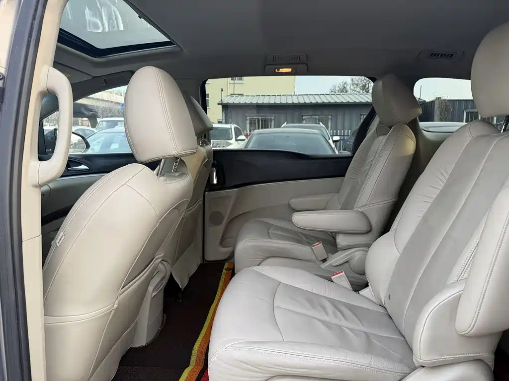 Buick GL8 2017 25S Luxury V