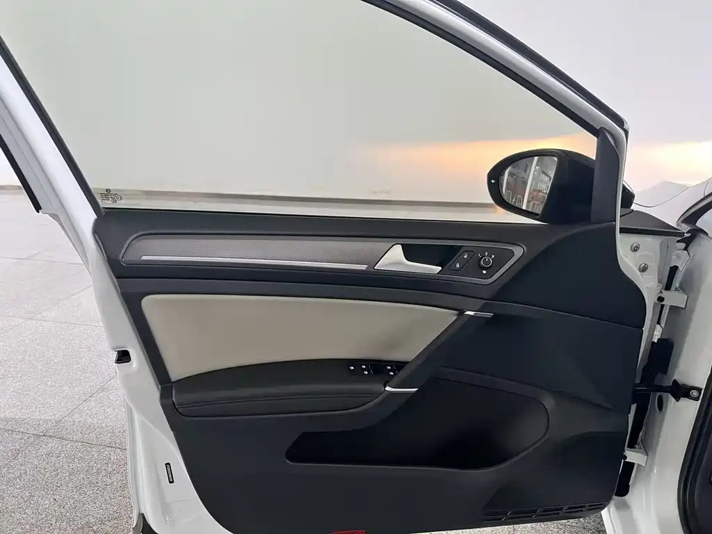 Volkswagen Golf — миниатюра 25