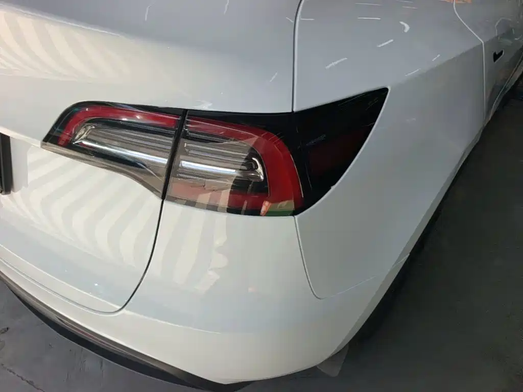Tesla Model Y — миниатюра 8