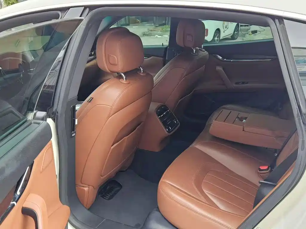 Maserati Quattroporte — миниатюра 8