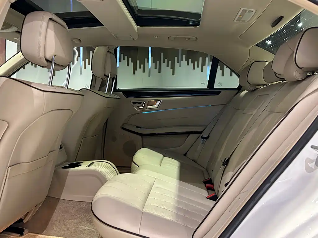 Mercedes-Benz E-Class — миниатюра 18