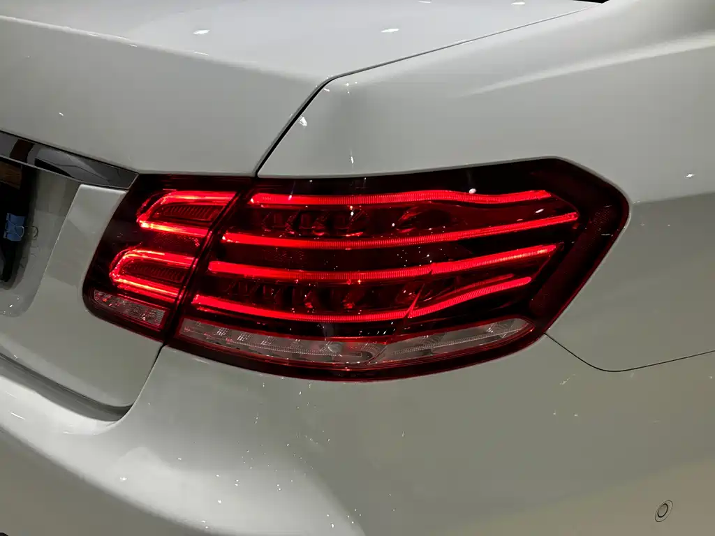 Mercedes-Benz E-Class — миниатюра 26
