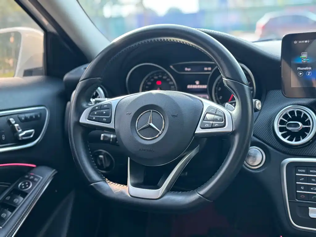 Mercedes-Benz GLA — миниатюра 12