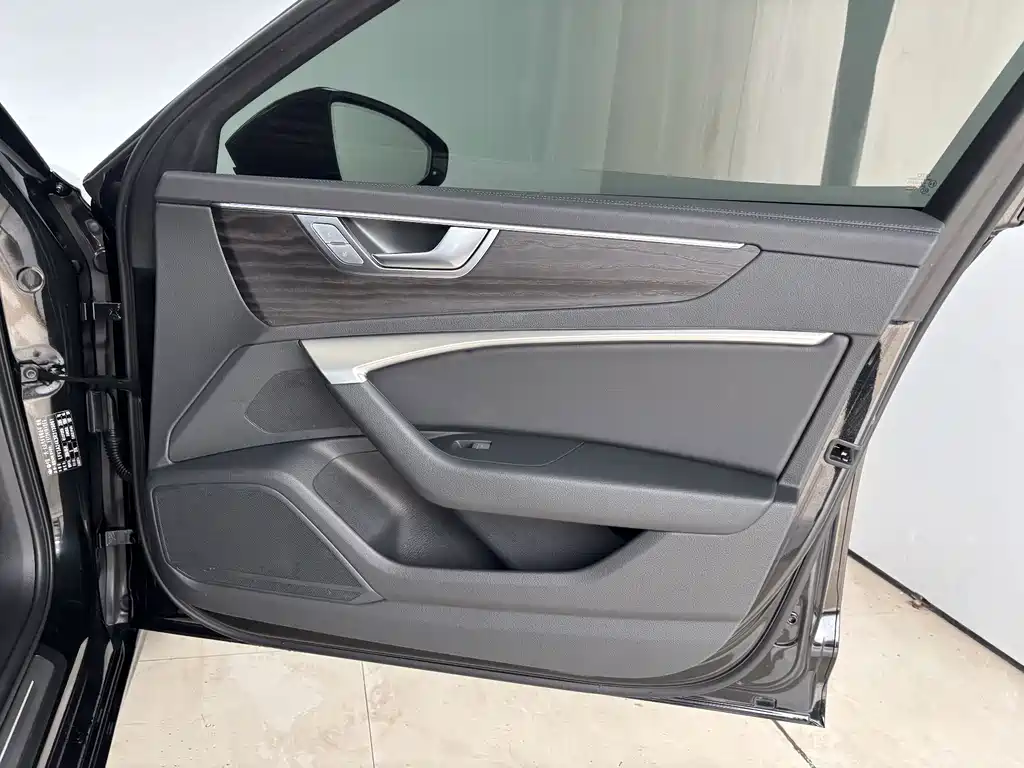 Audi A6L — миниатюра 25