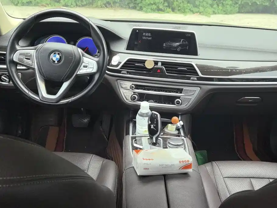 BMW 7 Series — миниатюра 12