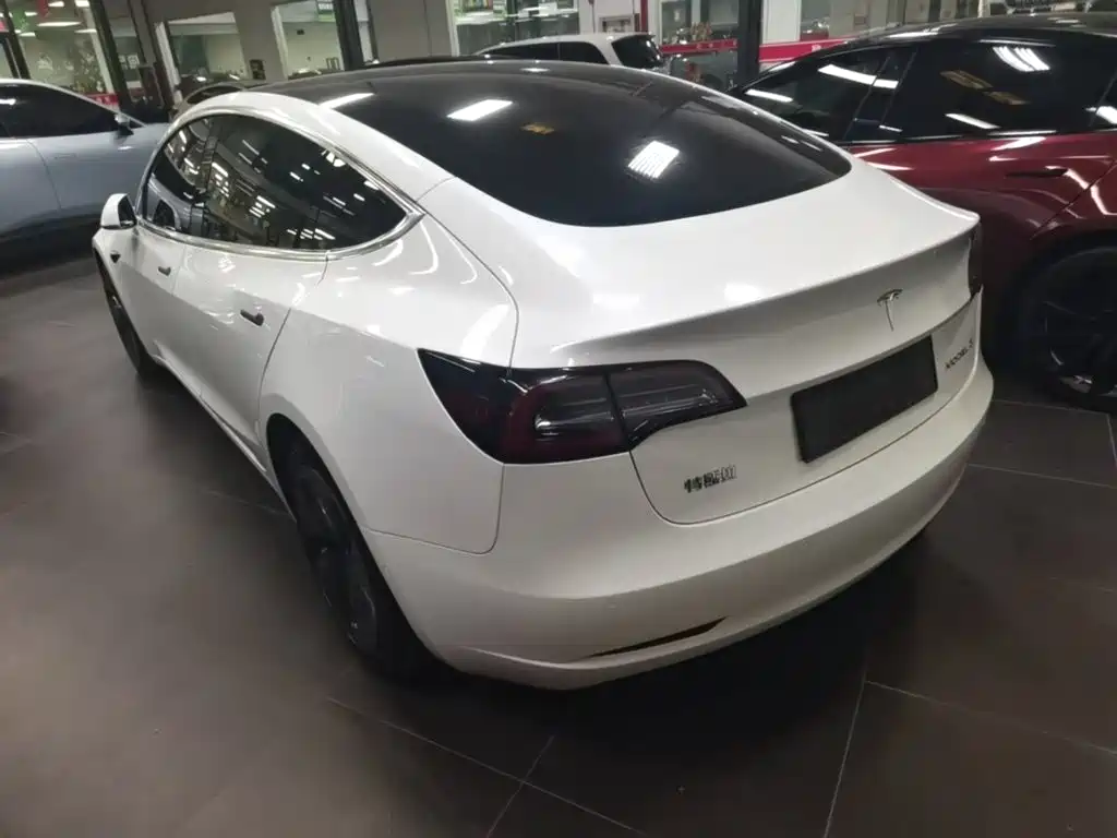 Tesla Model 3 — миниатюра 5