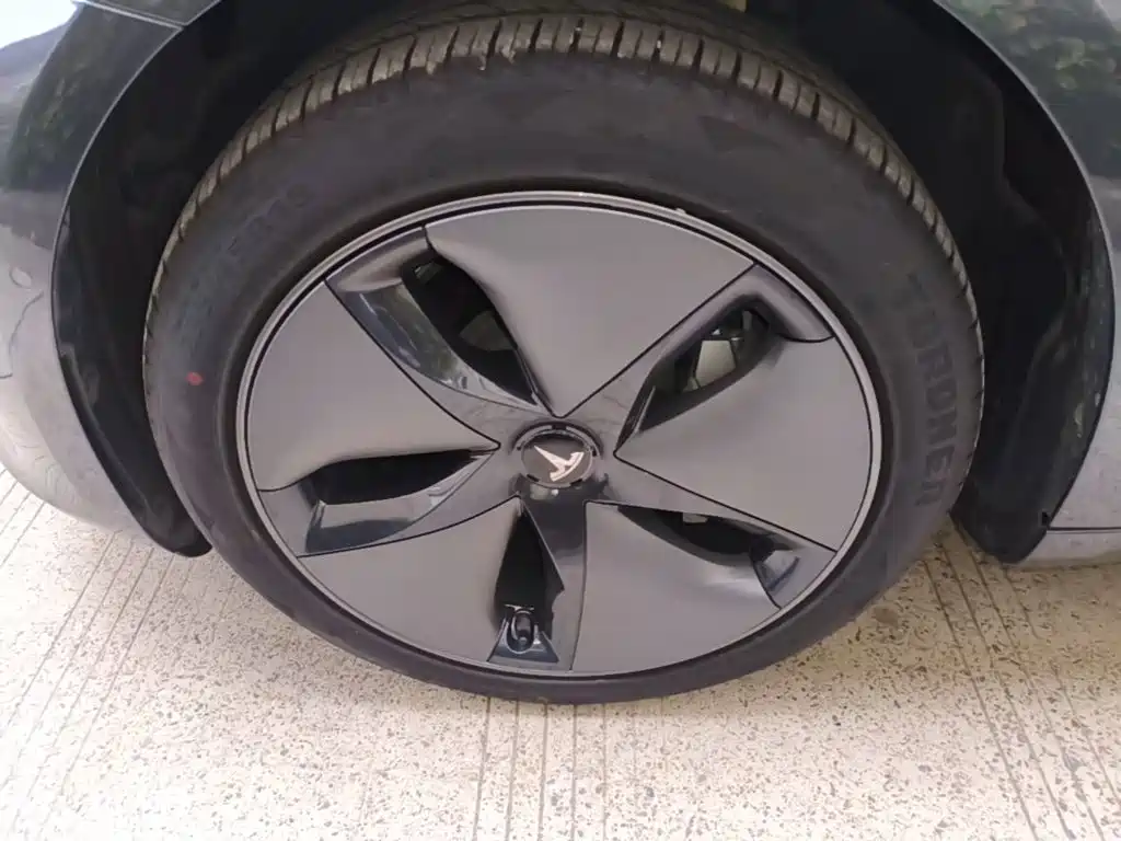 Tesla Model 3 — миниатюра 23