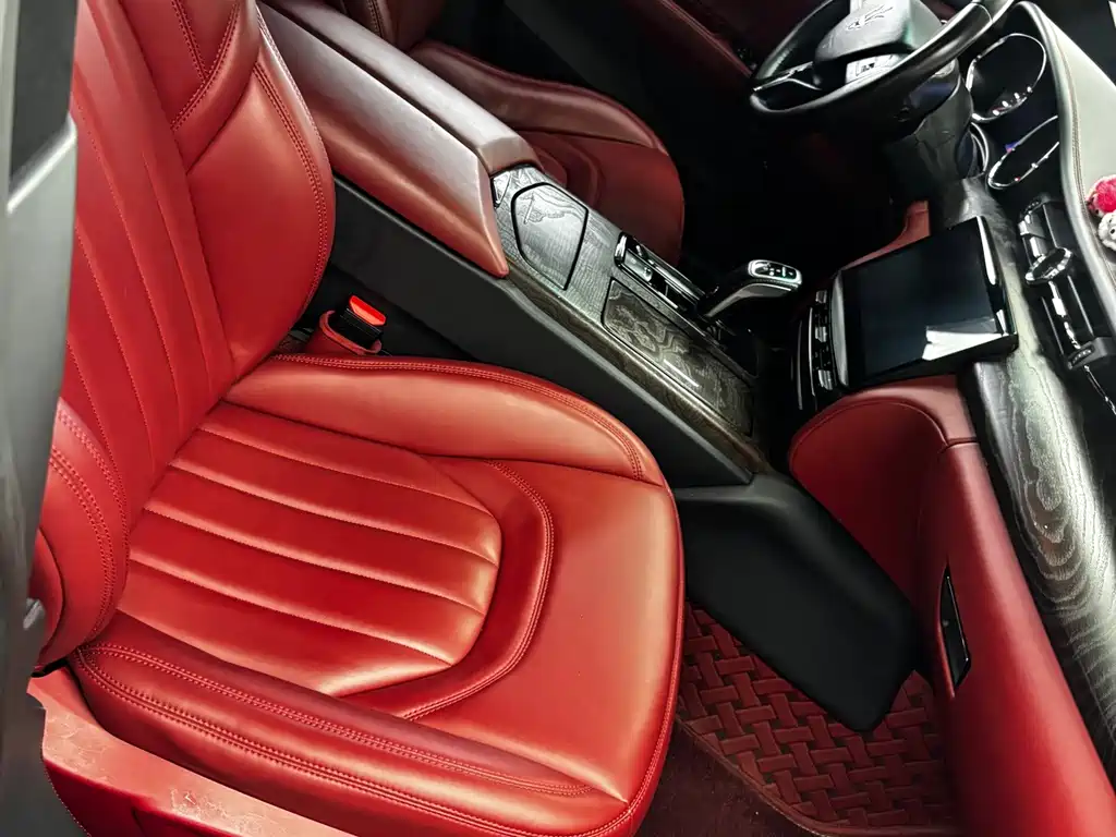 Maserati Quattroporte — миниатюра 10
