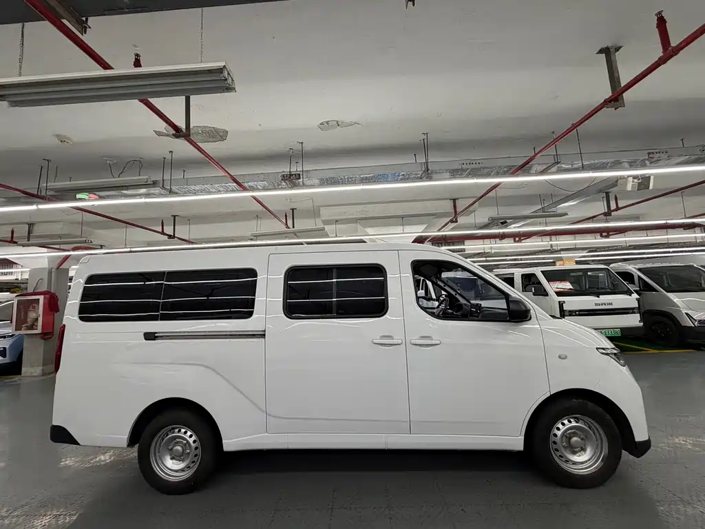 Wuling Yangguang — миниатюра 9