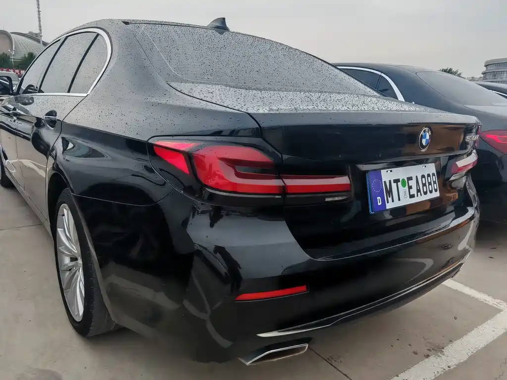 BMW 5 Series — миниатюра 7