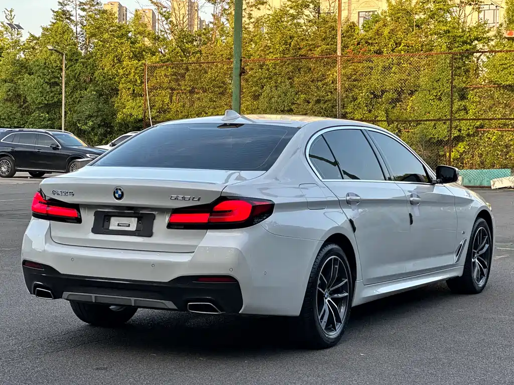 BMW 5 SERIES