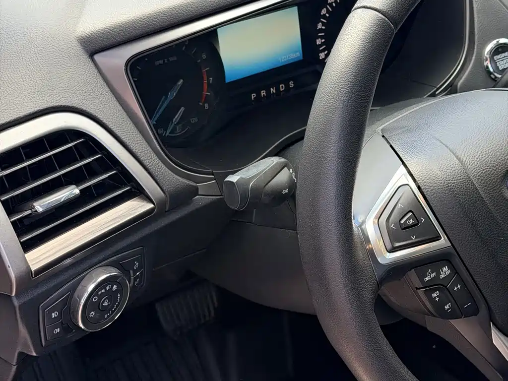 Ford Mondeo — миниатюра 12