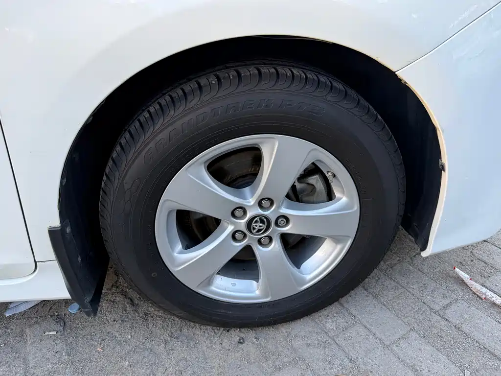 Toyota Sienna — миниатюра 16