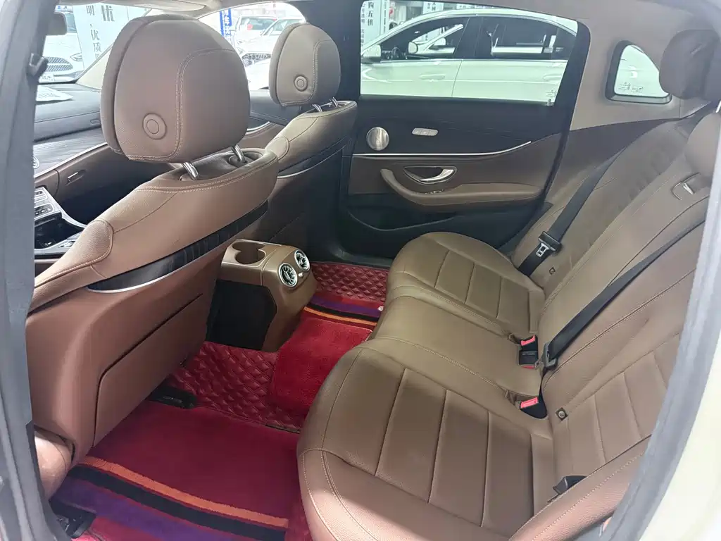Mercedes-Benz E-Class — миниатюра 7