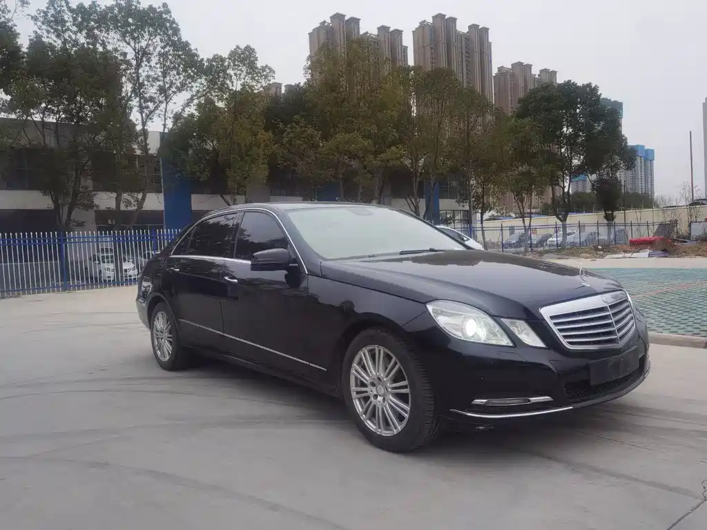 Mercedes-Benz E-Class — миниатюра 2