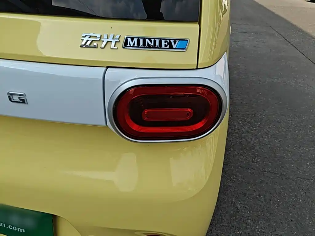 Wuling MINIEV — миниатюра 8