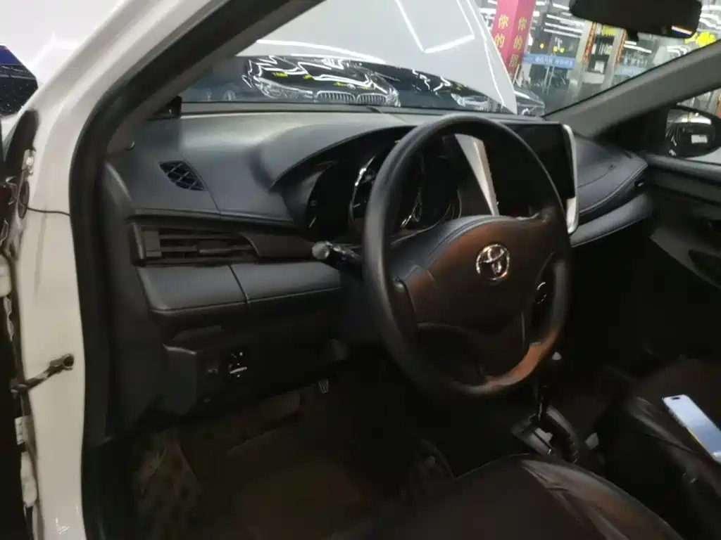 Toyota Yaris L — миниатюра 10