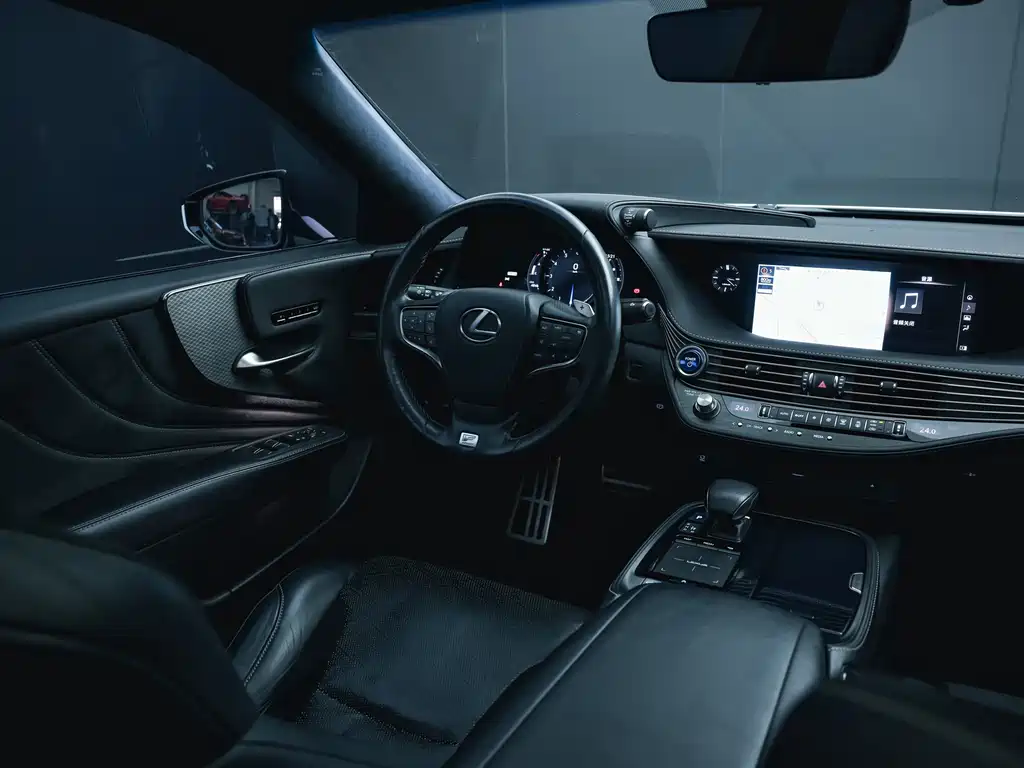 Lexus LS 2018 500h F SPORT V