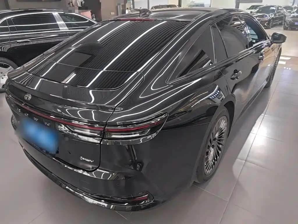 Toyota Crown (Import) — миниатюра 7