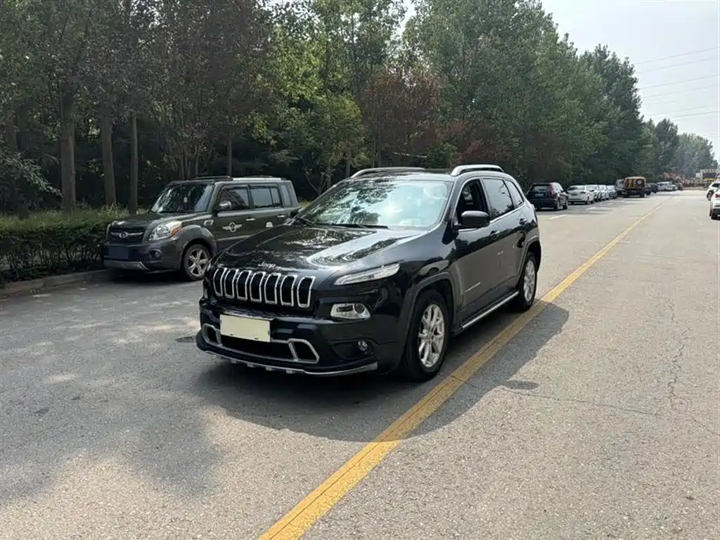 Купить Jeep Cherokee