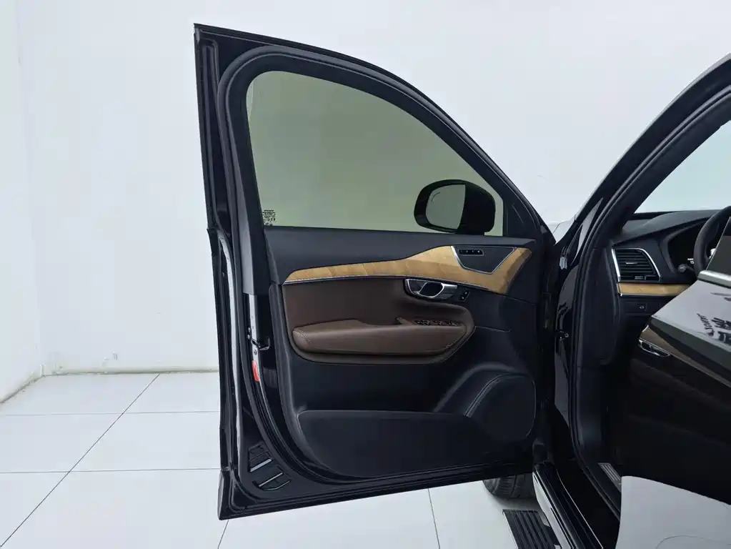 Volvo XC90 — миниатюра 25