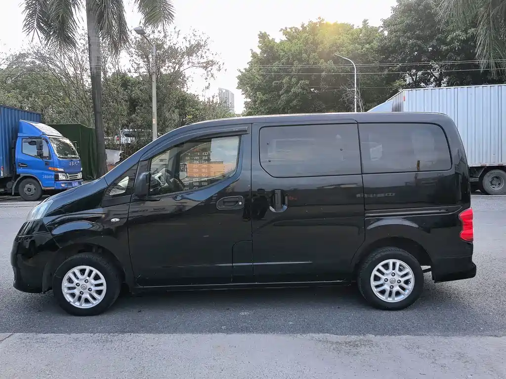 Nissan NV200 — миниатюра 4