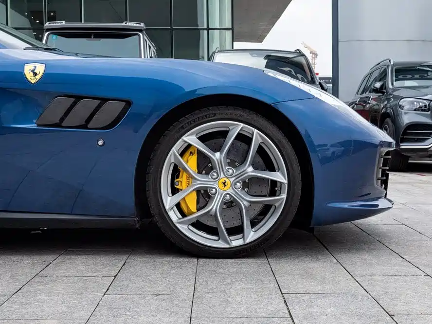 Ferrari GTC4Lusso — миниатюра 5
