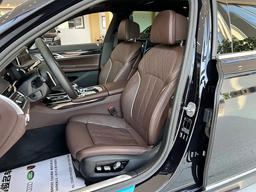 BMW 7 Series — миниатюра 8