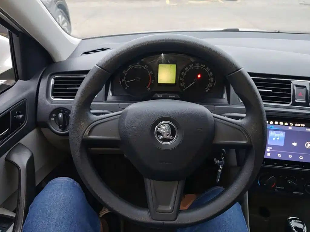 Skoda Rapid — миниатюра 11