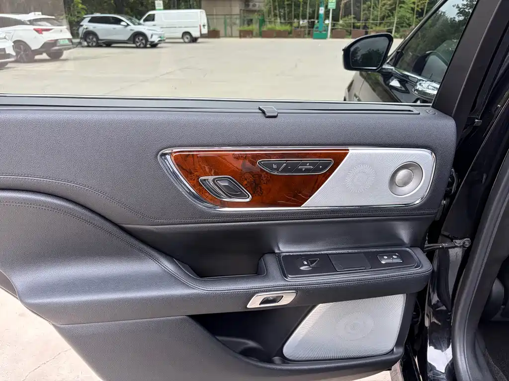 Lincoln Continental — миниатюра 28