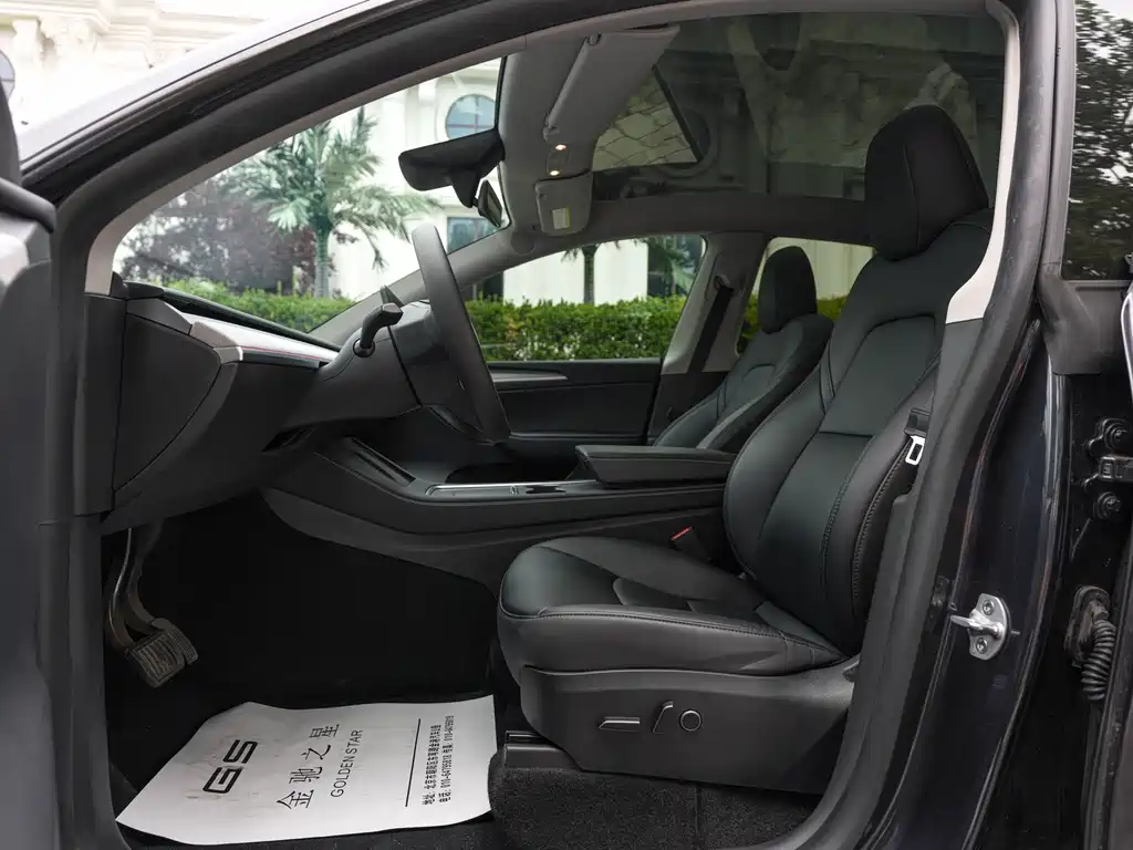 Tesla Model Y — миниатюра 16