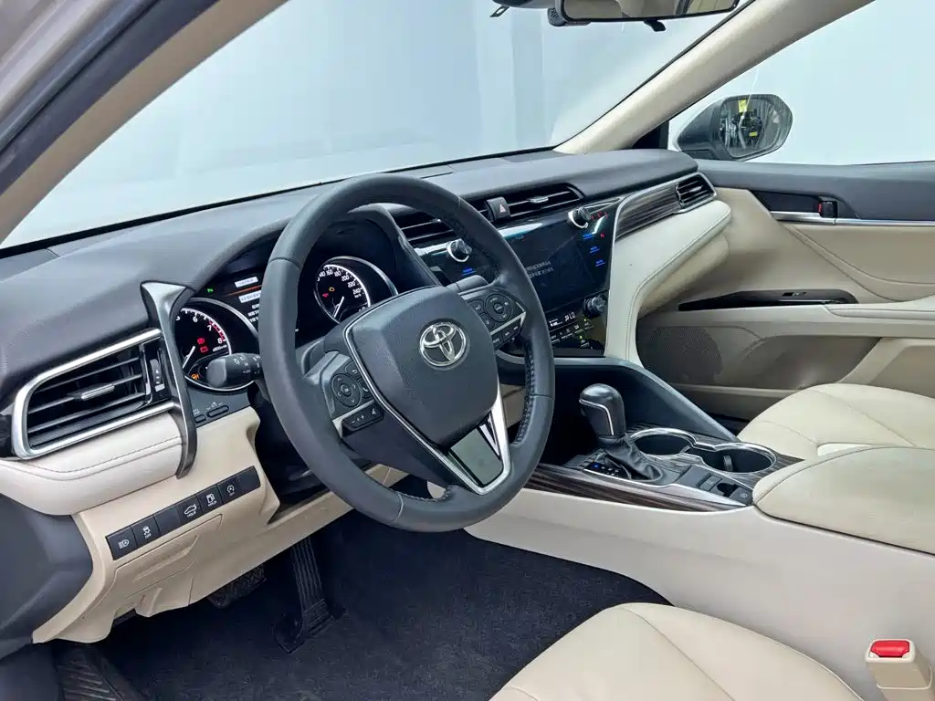 Toyota Camry — миниатюра 13